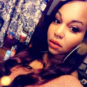 Meet your Posher, Crystal